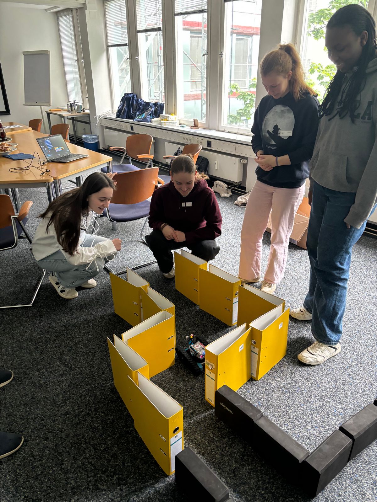 Roboter im Parcours